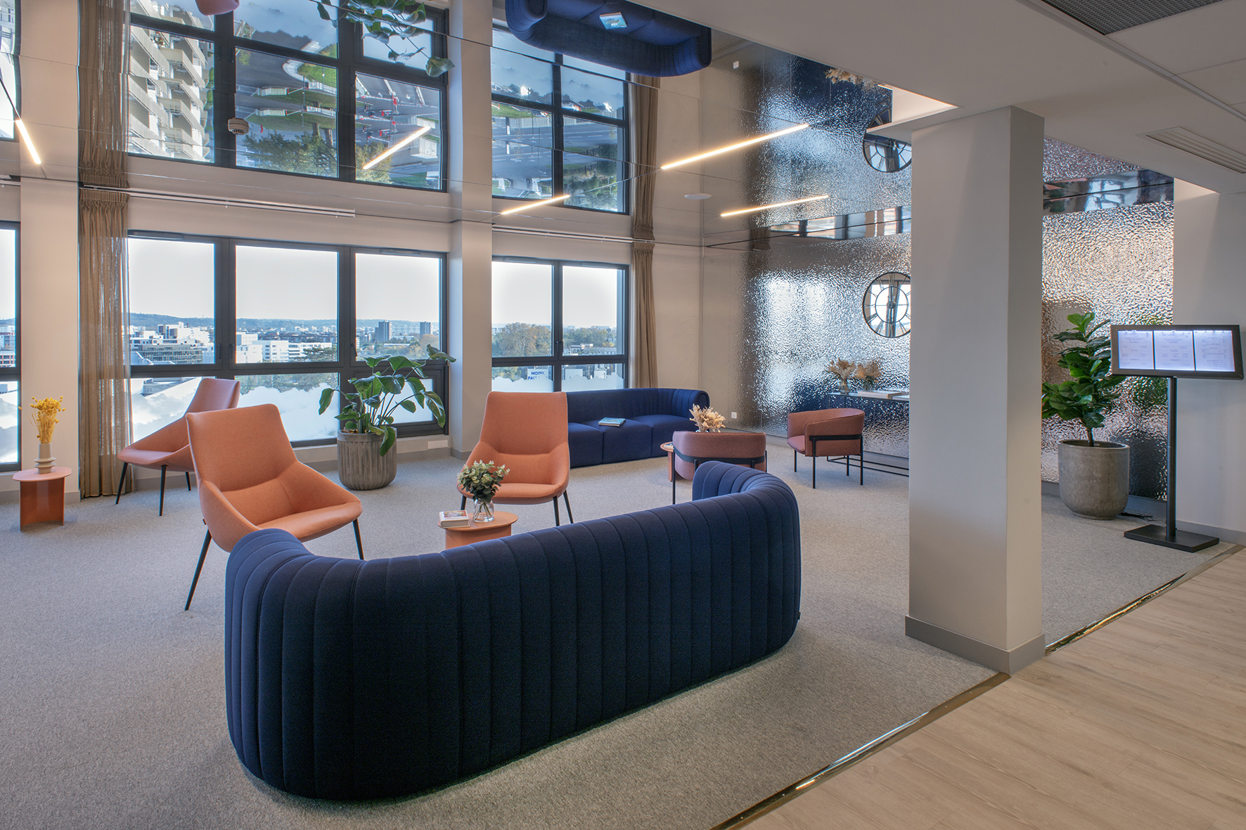 Lobby hall de réception du Seven line apart hotel toulouse.